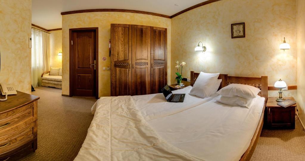 Pid Templem Hotel Ivano-Frankivsk Room photo