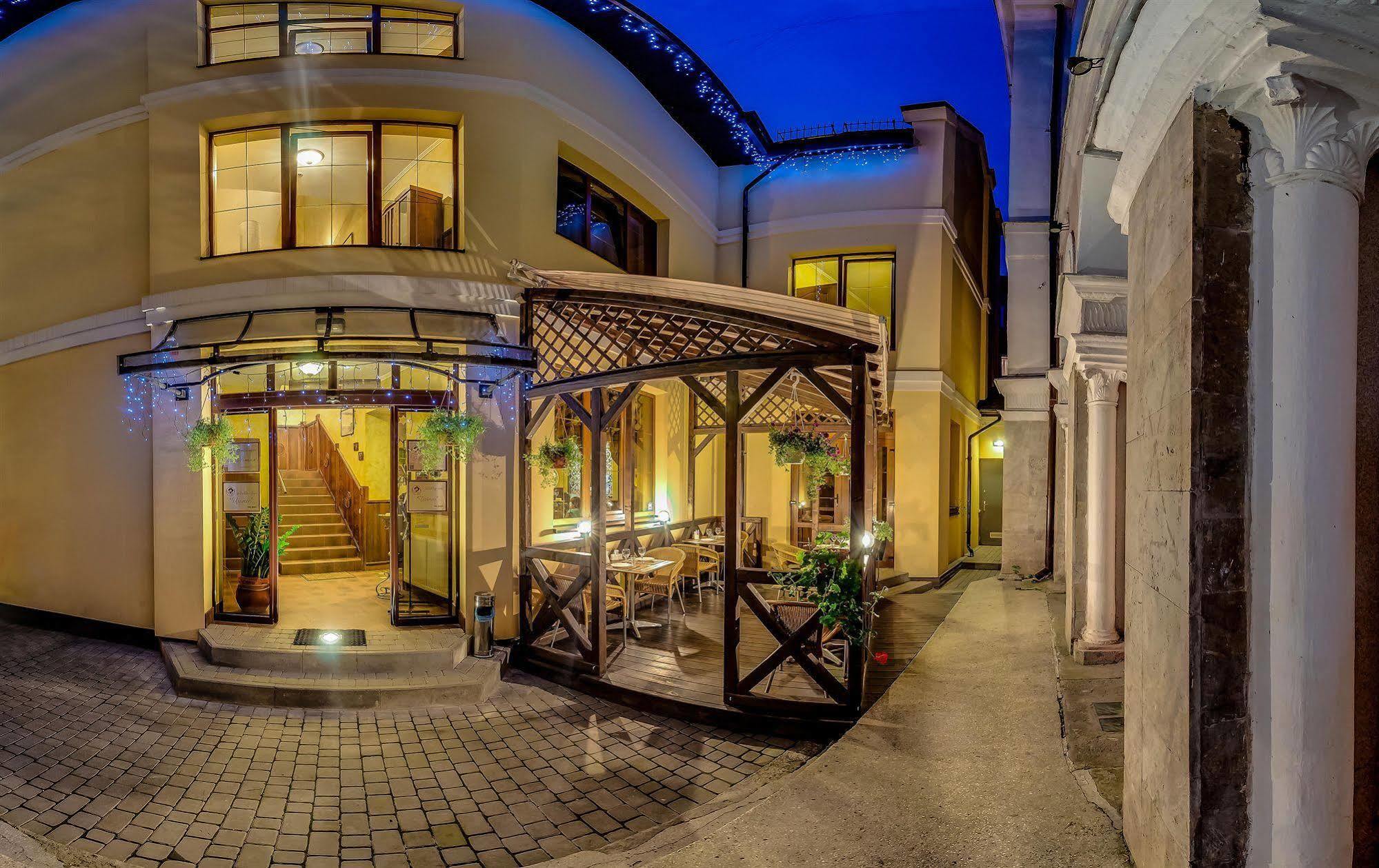 Pid Templem Hotel Ivano-Frankivsk Exterior photo